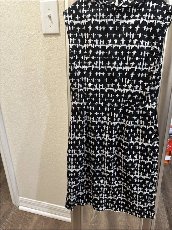 Ann Taylor Dresses & Skirts - Ann Taylor Black  & White Patterned Sleeveless Dress- size 2